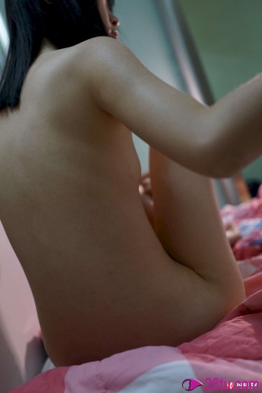 初高中女厕所偷窥美女嘘嘘